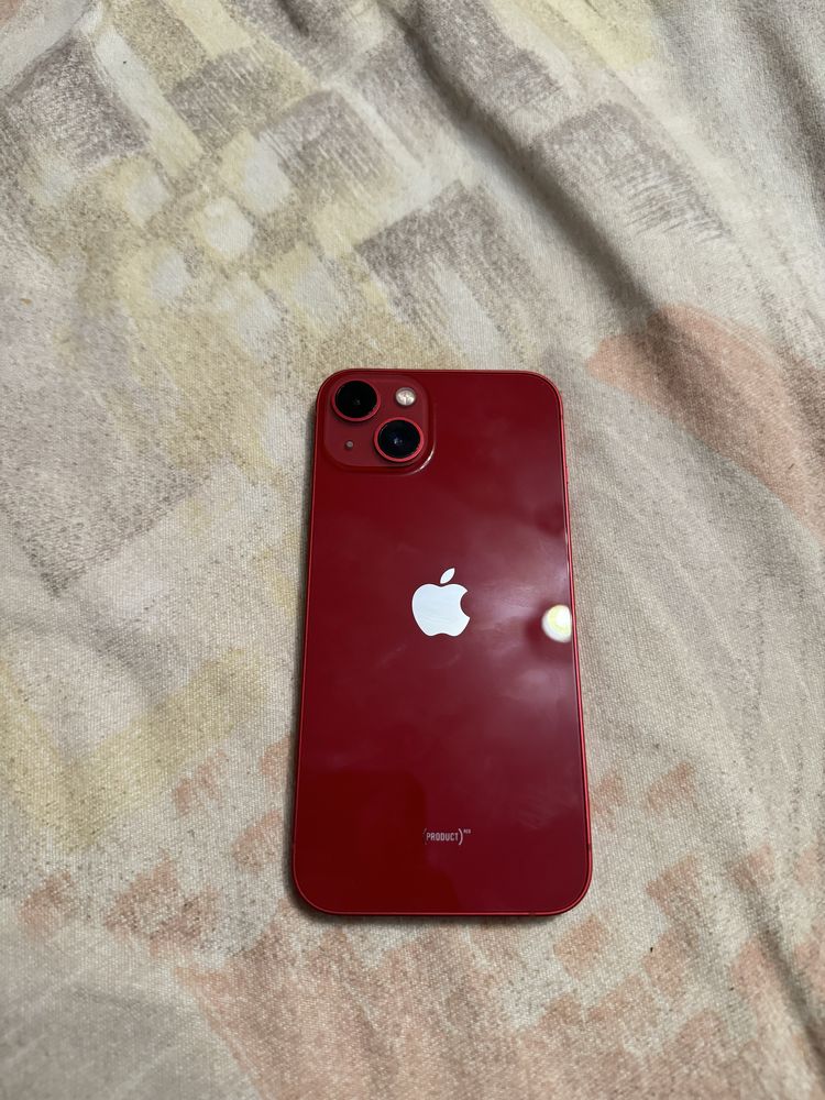 Vand Iphone 13 red impecabil