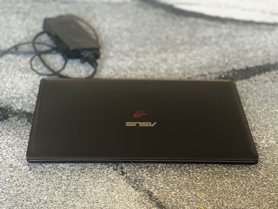 ASUS ROG геймърски лаптоп
