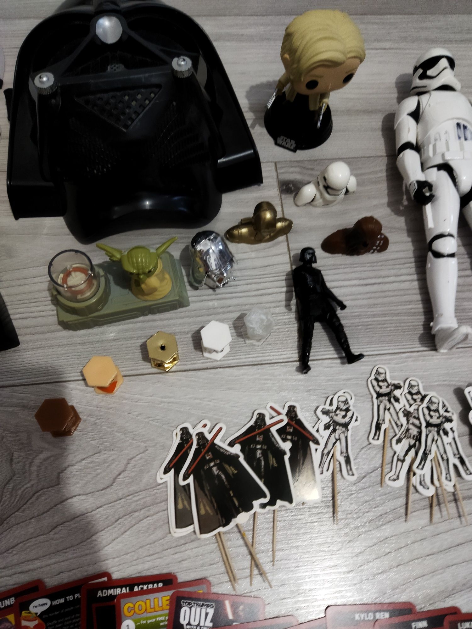 Lot jucării Star Wars măști figurine cartonase toppere caiet