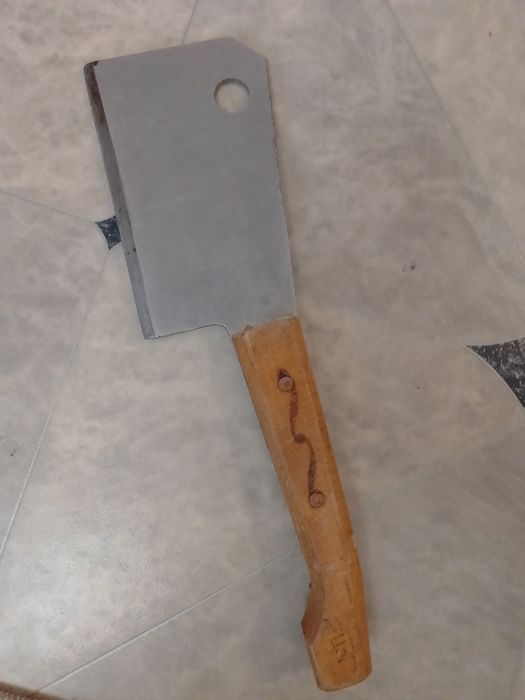 Топор-секач для мяса.