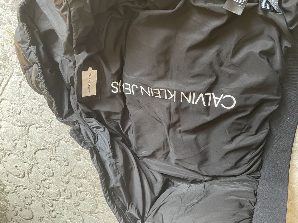 Продам куртку calvin klein