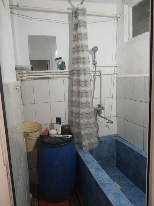 Uy dom 2 xonali baʼzi jixozlar qoladi