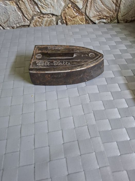 Метална ютия с надписи