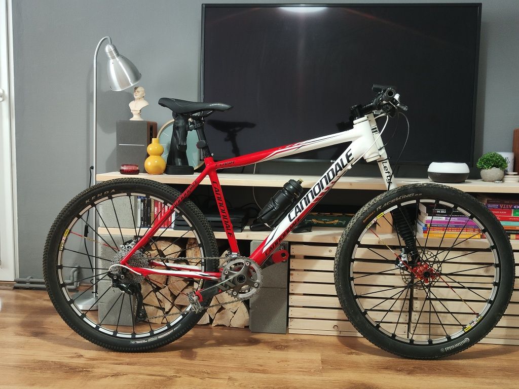 Bicicleta CANNONDALE carbon