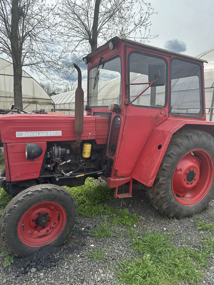 Tractor Universal 445