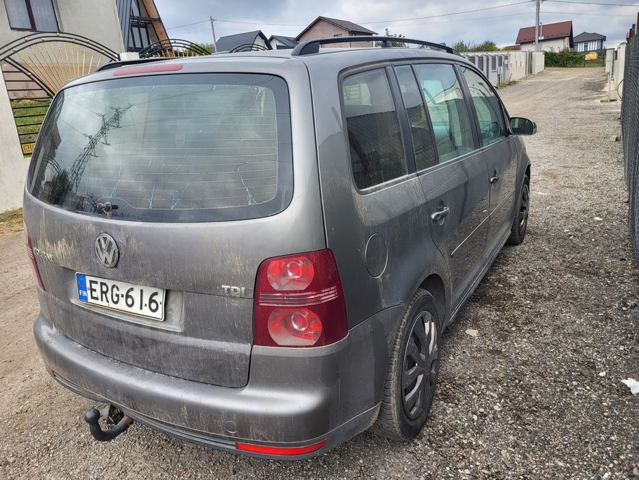 Citeste anuntul Pentru dezmembrat VOLKSWAGEN Touran 1.9 TDI BXE 7 LOC