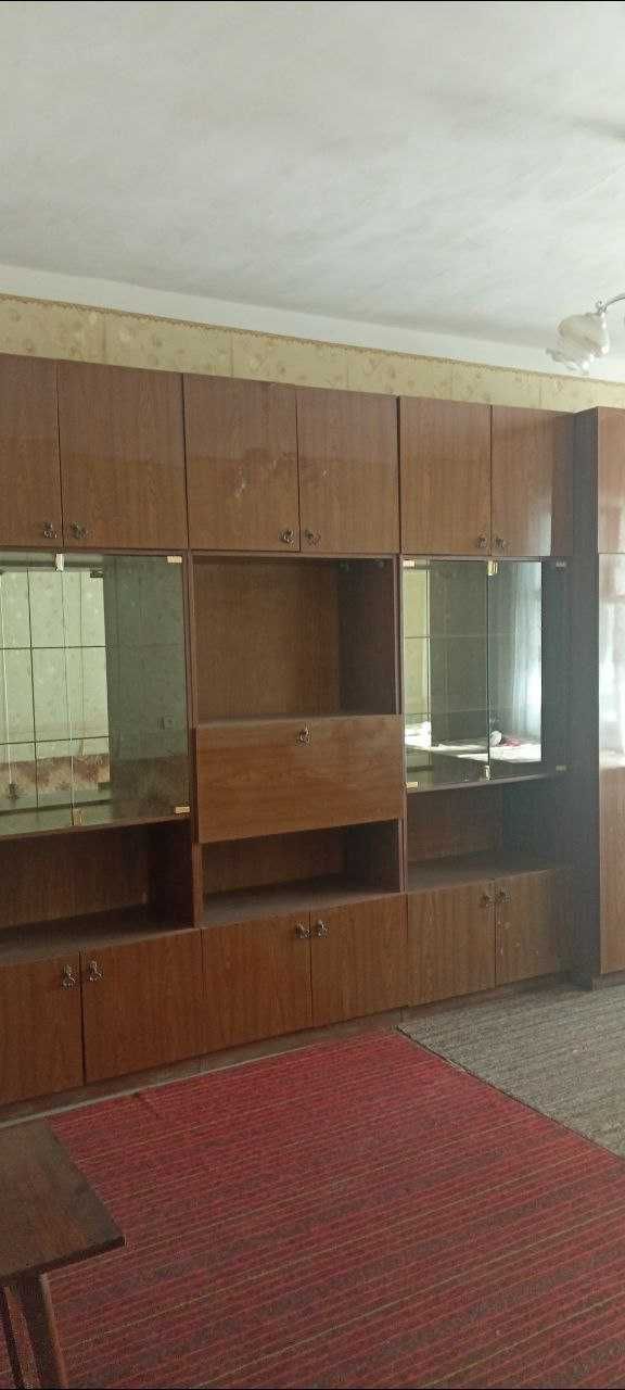 Продаю квартиру 3 комнатную,1 этаж,район 5/2,цена договорная.