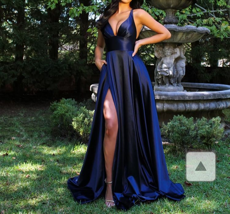 Сатенена бална рокля