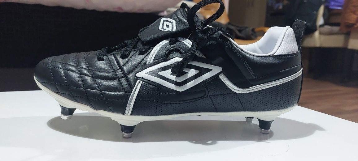 Ghete fotbal noi UMBRO marinea 43