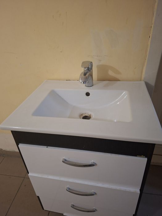 Раковина с тумбой