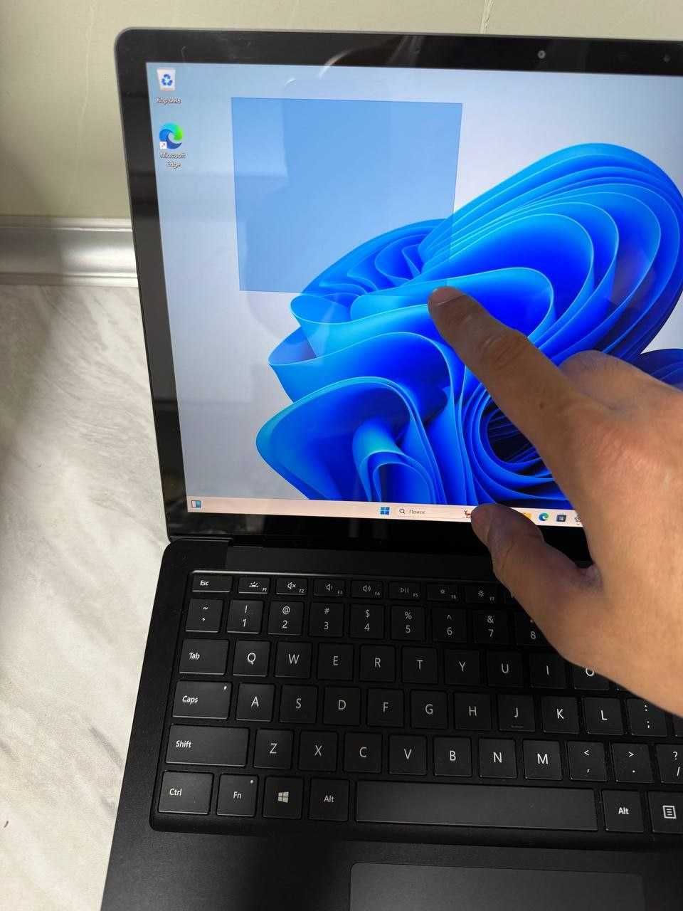 Surface Laptop 4  13.5” 2K IPS Touchscreen  I7-1185G7 vPro 16GB /256GB