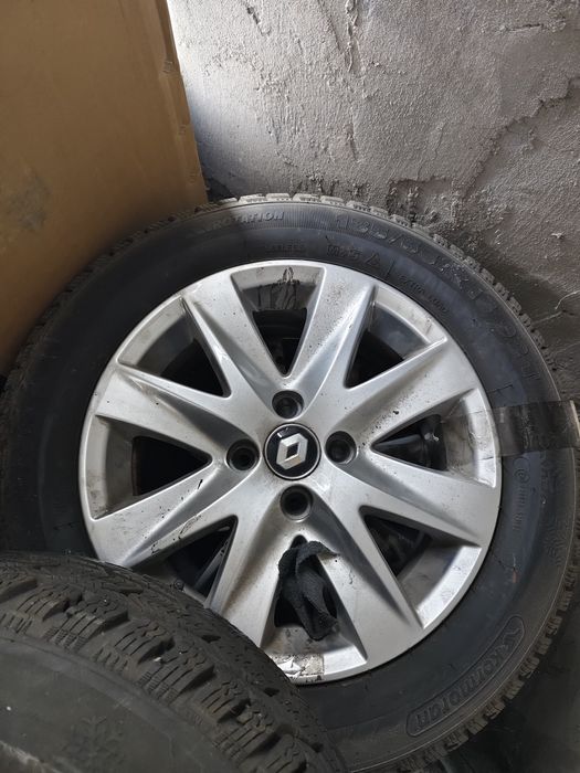 Зимние шины в комплекте на Renault Logan