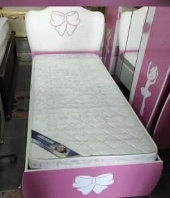 Кровати с матрасами