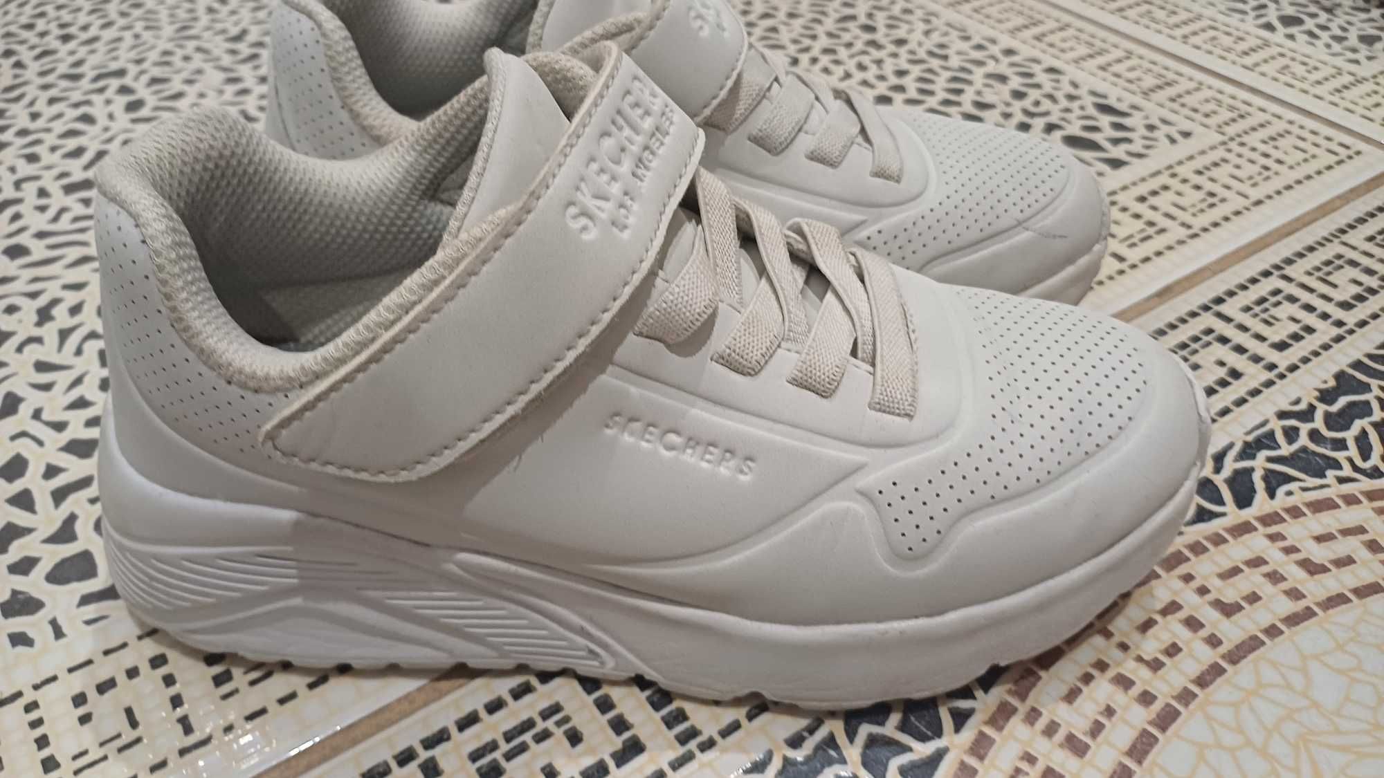Запазени маратонки Skechers 32 номер