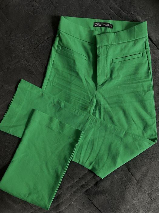 Зелен панталон,тип чарлстон Zara