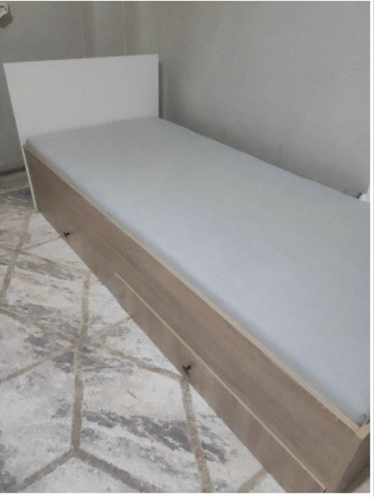 Продам кровать 90*200