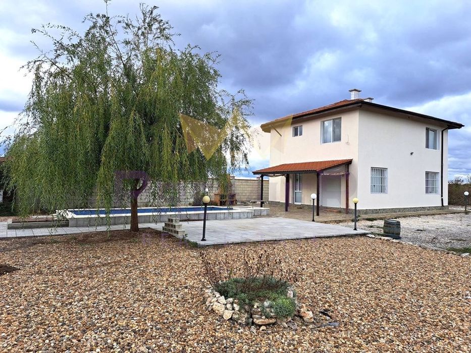 Къща в Добрич, област-с.Славеево площ 156 цена 164500