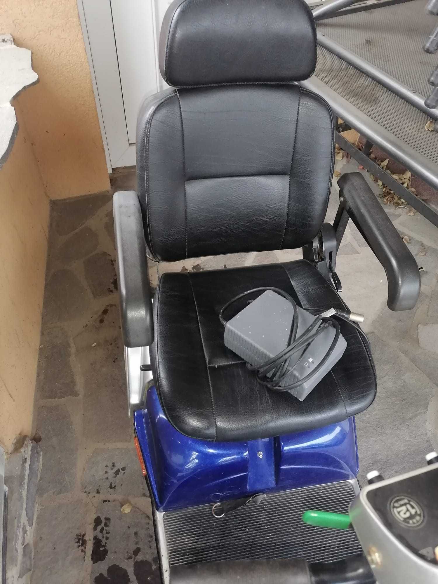 Carucior scuter electric pentru persoane cu dezabilitati
