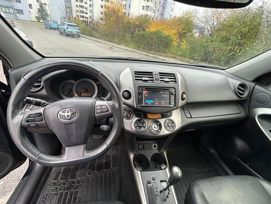 Proprietar vand Toyota Rav 4