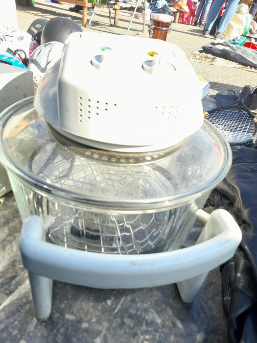 Aparat de gătit cu halogen