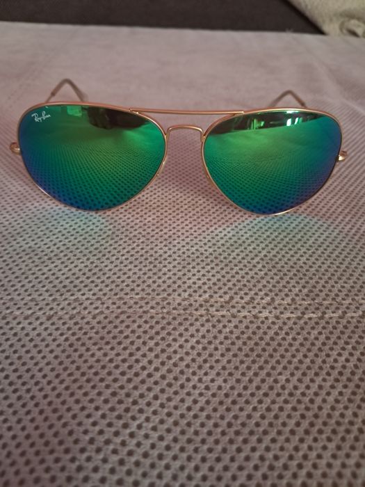 Продавам RAY BAN