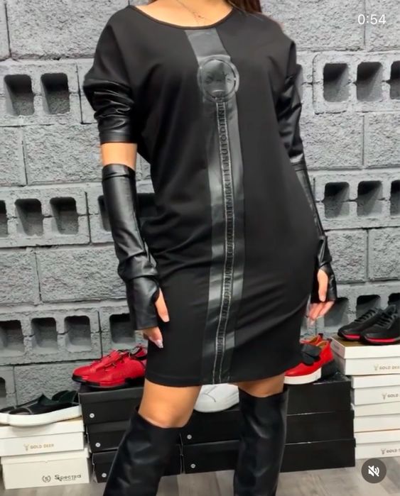 Стильное чёрное платье с кожаными рукавами