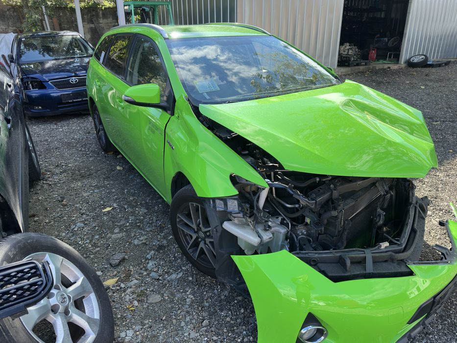 Toyota Auris 1.8 hybrid 136 кс 2014г На Части!