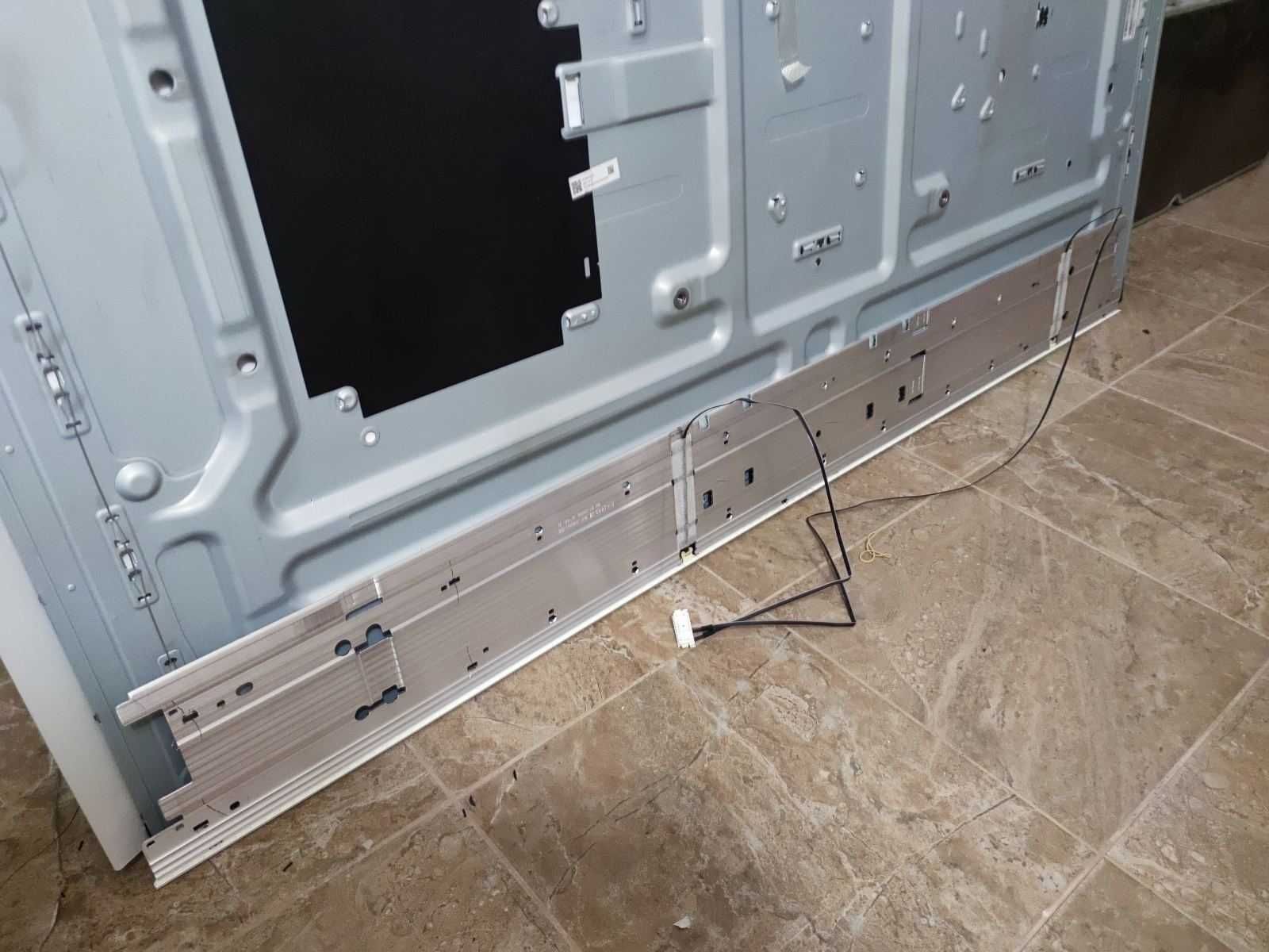 части от телевизор SAMSUNG UW55AU9072U