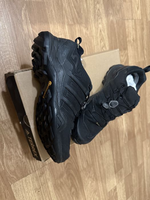 Adidas Gore Tex 42