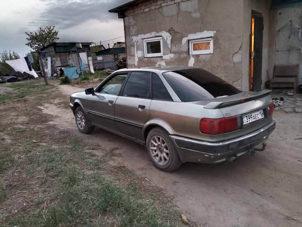 Продам машину .в среднем состоянии.инжектор.зимние колеса на титанках