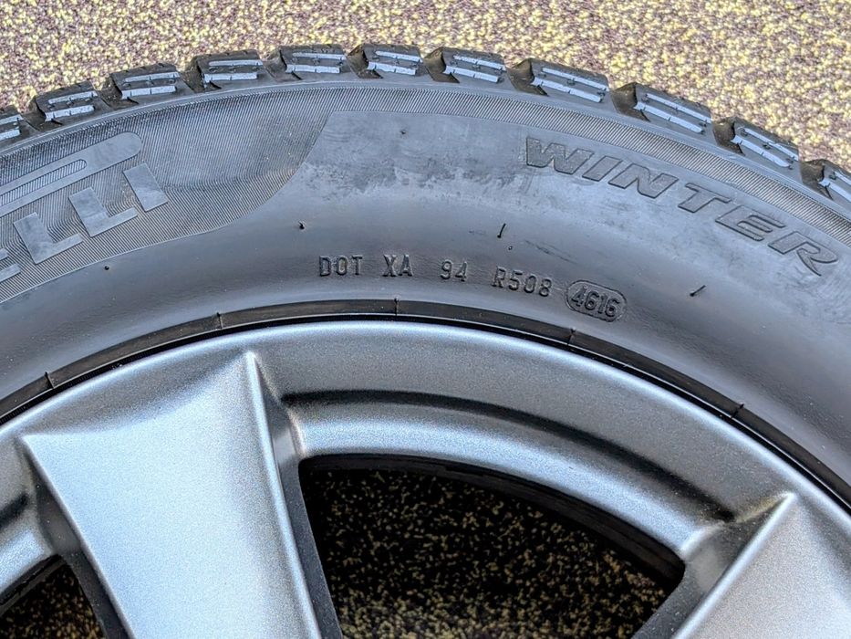 Jante Dezent cu anvelope Pirelli SottoZero 3 Winter 215/65/R16