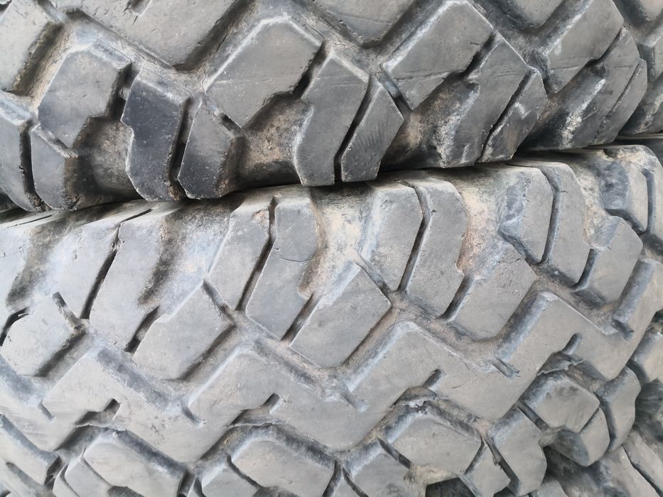 245 R 16 цола гуми за джип maloya