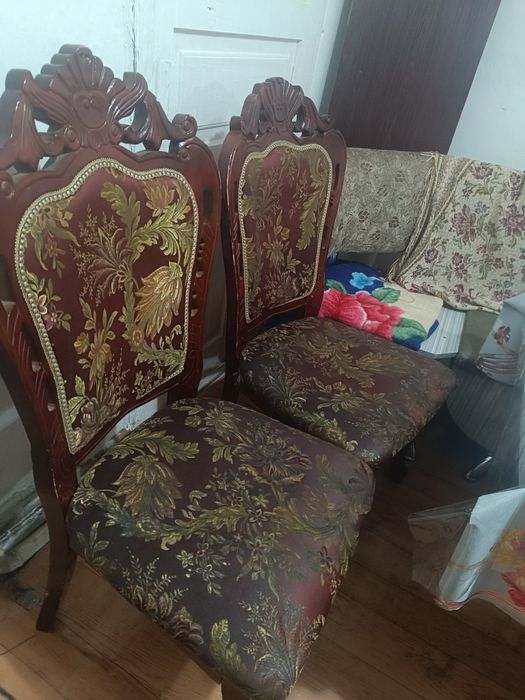 Стол орындықтарымен