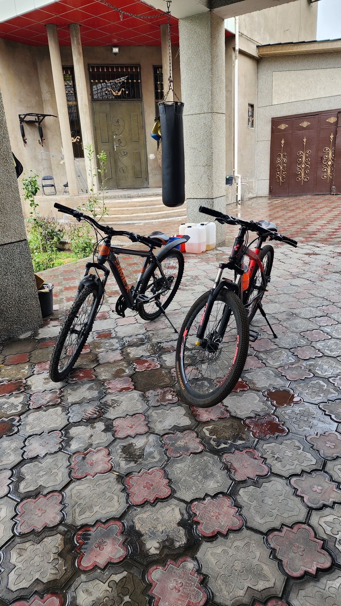 Два велосипеда...