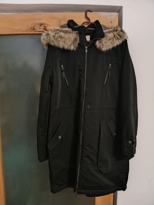 Trench  de toamna/iarna.  universal ,matlasat mărimea L,80 lei