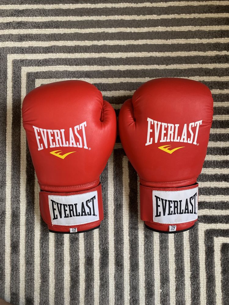 Боксёрские перчатки Everlast 10 oz красный