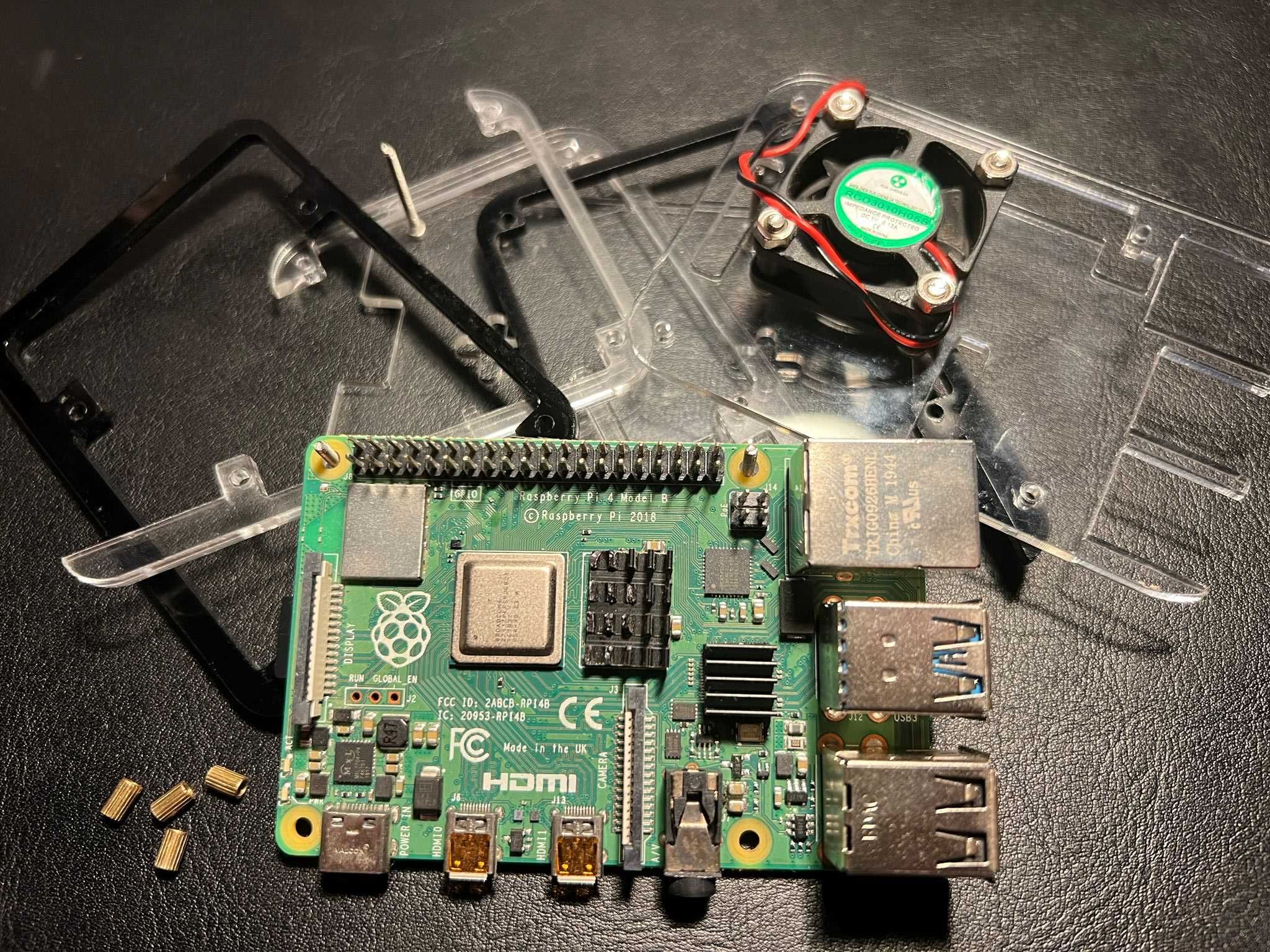 Raspberry Pi 4 B    4Gb RAM      Quad core 1.8GHz