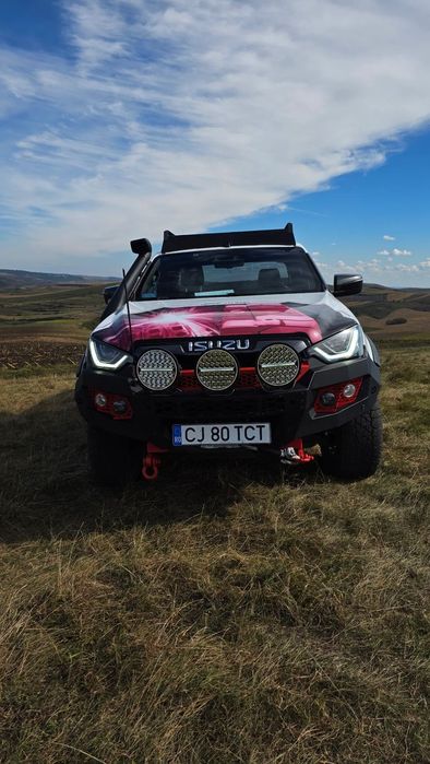Isuzu D-Max Isuzu D-Max masina UNICAT  accept unele schimburi