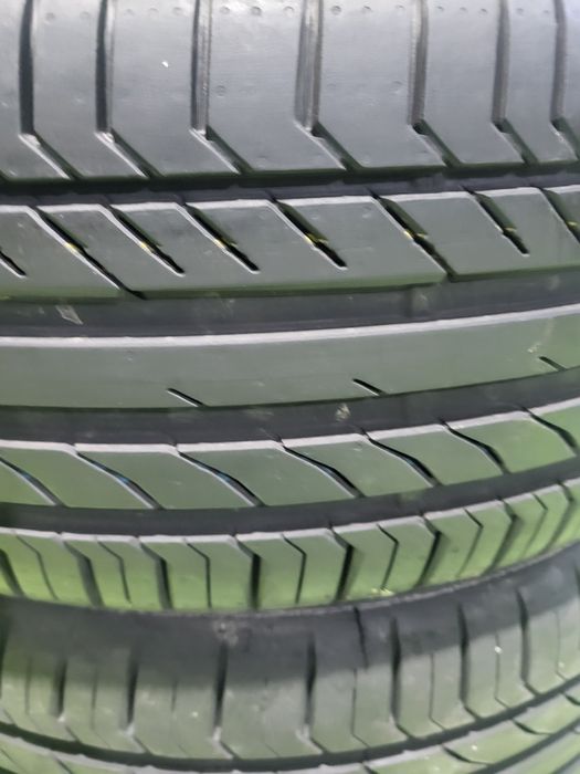 2 бр летни 235/45/18 Continental