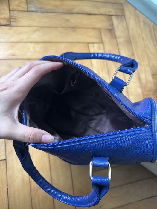 Синя кожена чанта