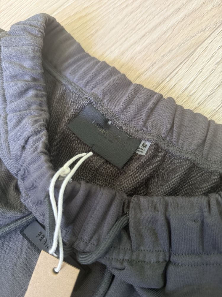 Essentials Fear of God летен екип