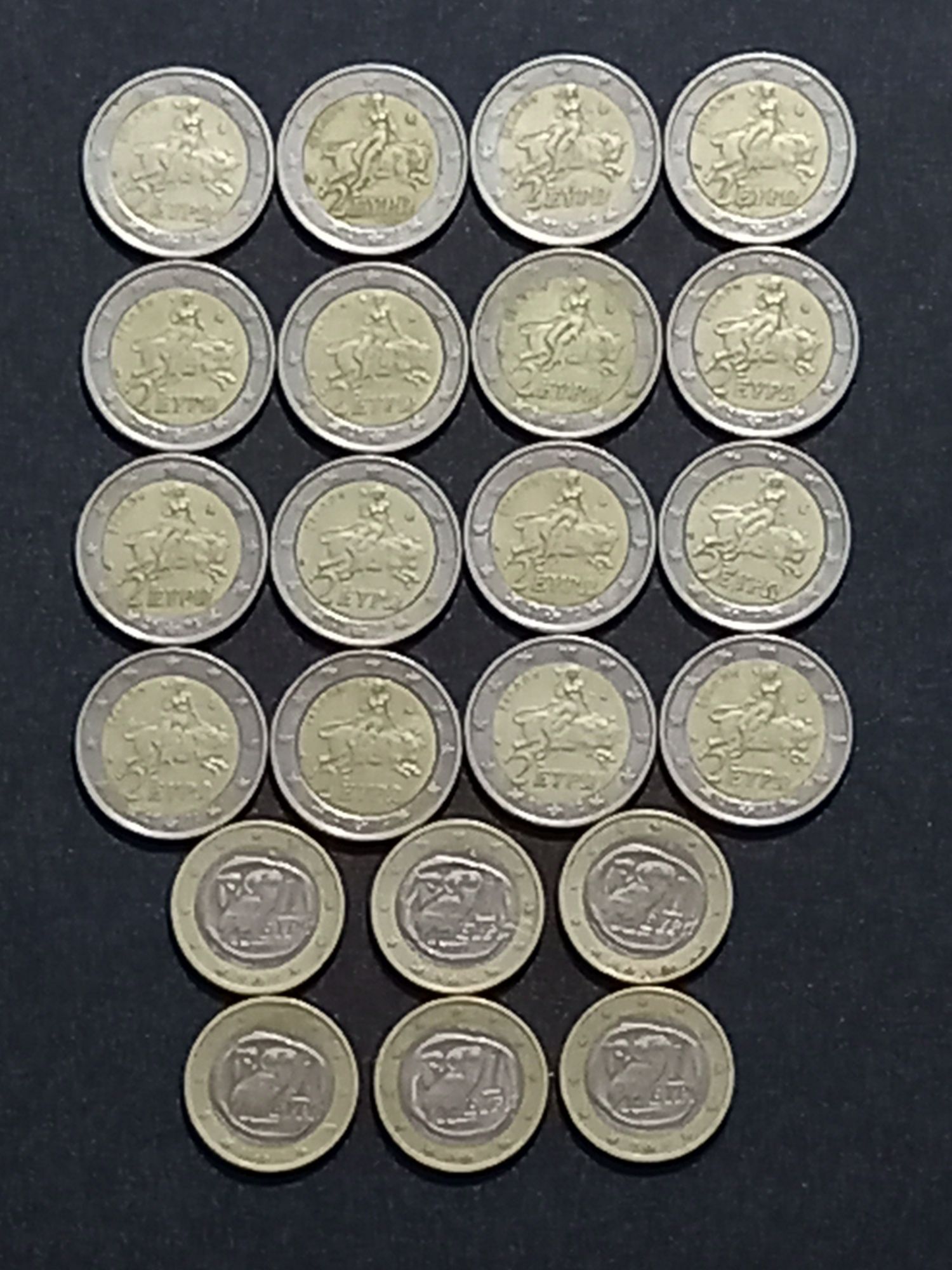 Monezi vechi , colectie 6 monezi de 1 € , 16 monezi de 2 € anul 2002