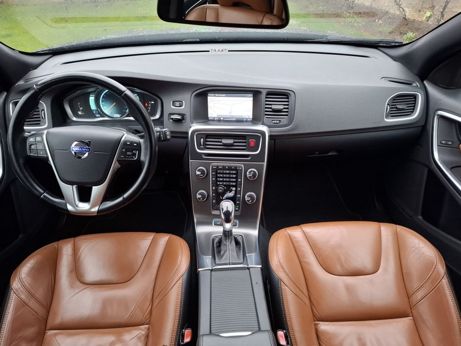 Volvo V60/2.4 Diesel/4×4 Plug in Hybrid