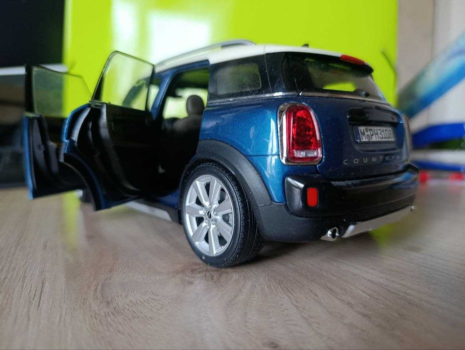 Mini Countryman 1:18 Kyosho б/у — целый корпус, на игру или запчасти