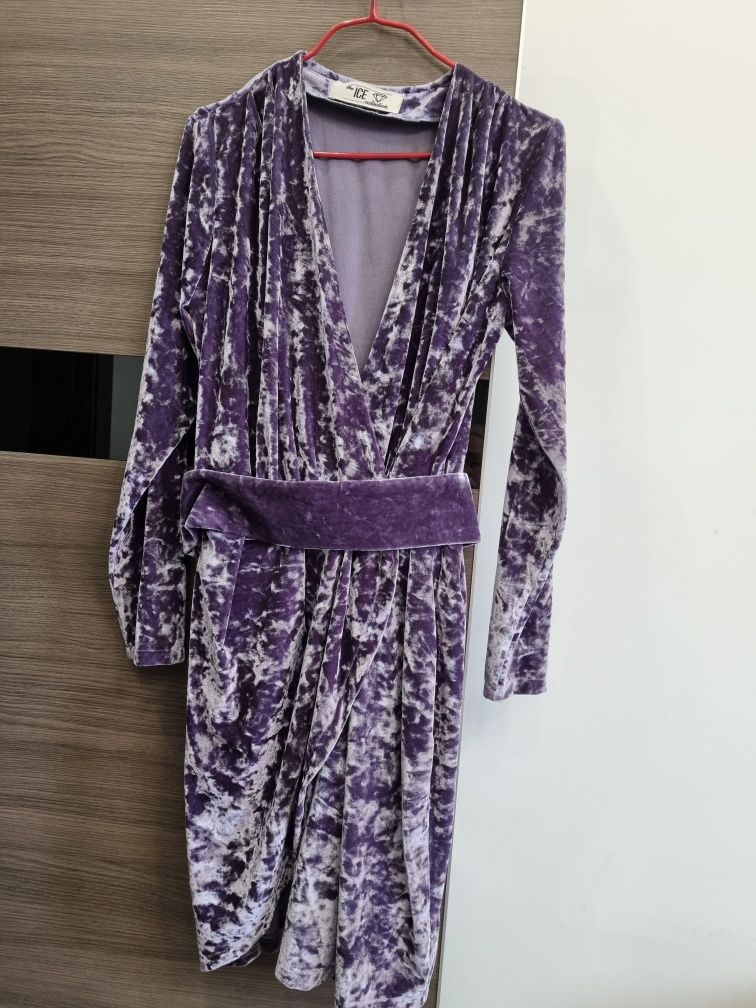 Продам платье Казахстанского бренда ice collection 42-46 размер