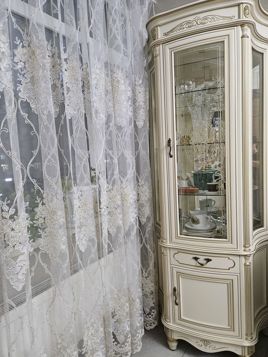 Витринный шкаф в отличном состоянии