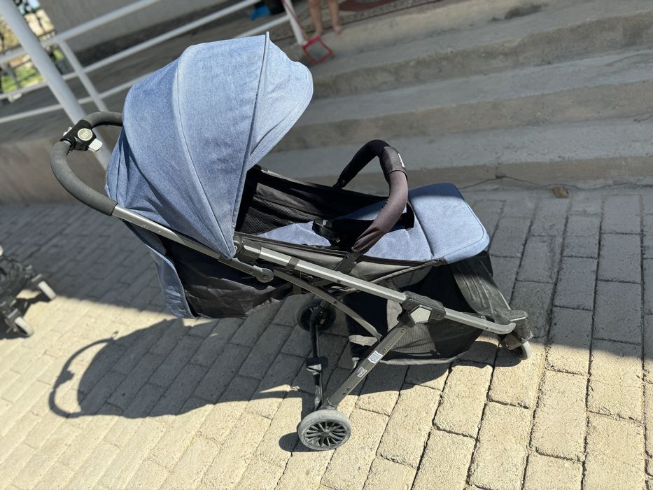 Продам коляски в иделаьном состояний