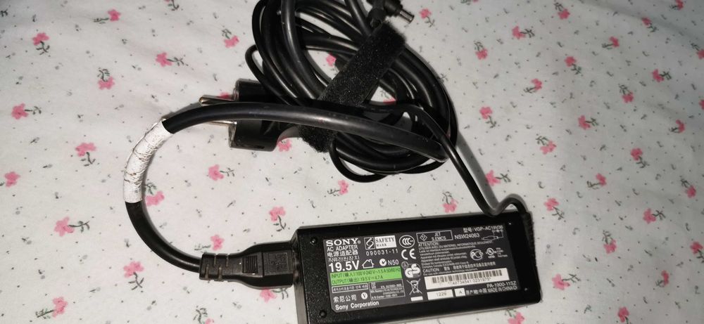 Incarcator tv  laptop  original Sony VGP-AC19V36 19.5V 4.7A