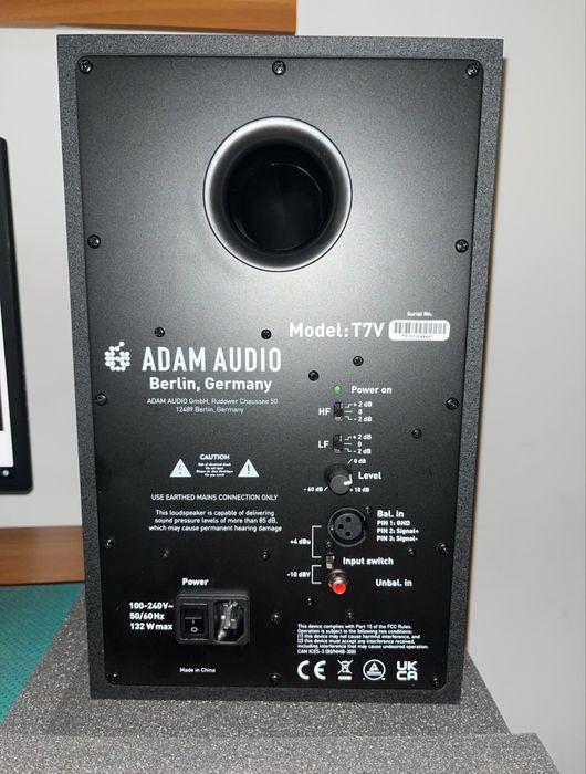 Vand Boxe Profesionale Adam T7V cu placa de sunet