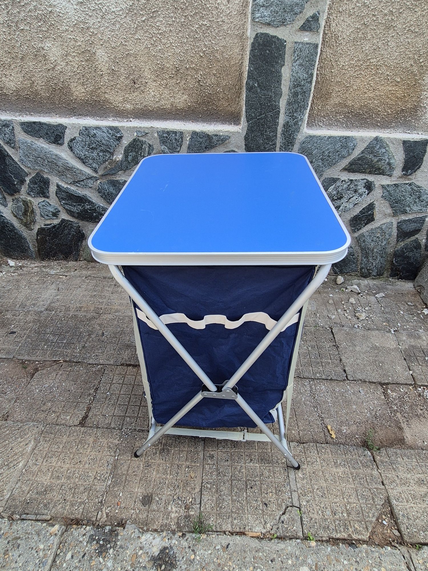 Продавам къмпинг шкаф
